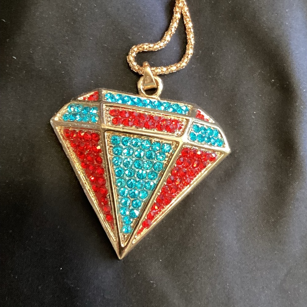 Rhinestone diamond cut pendant necklace